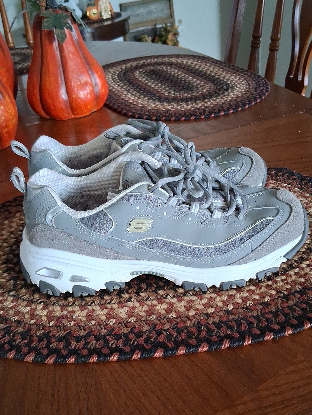 Skechers Women's Light Gray Lace-Up Trail Sneakers Sz. 8.5
